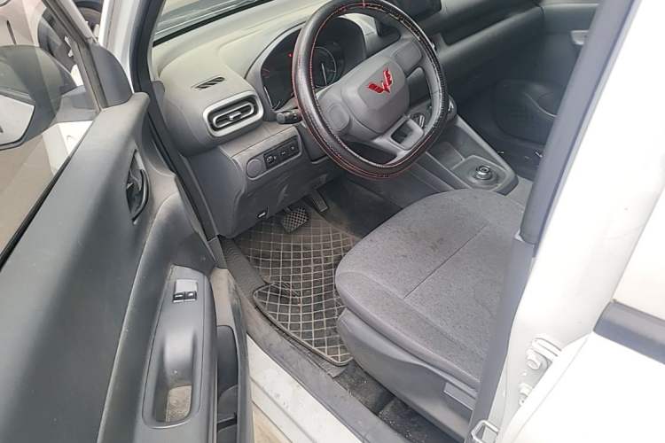 Used Wuling Hongguang New Energy 2024 All-Electric Model 300KM Practical Version Driver Seat