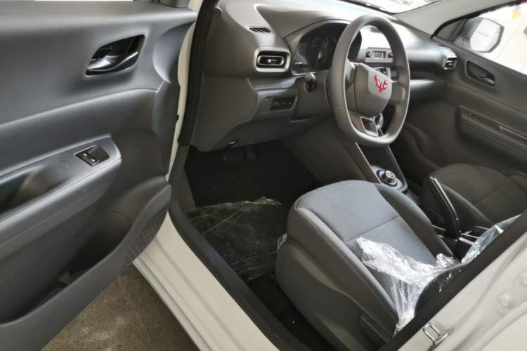 Used Wuling Hongguang New Energy 2024 All-Electric Model 300KM Practical Version Driver Seat