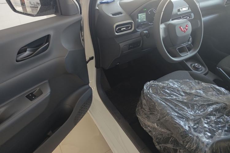 Used Wuling Hongguang New Energy 2024 All-Electric Model 300KM Practical Version Driver Seat