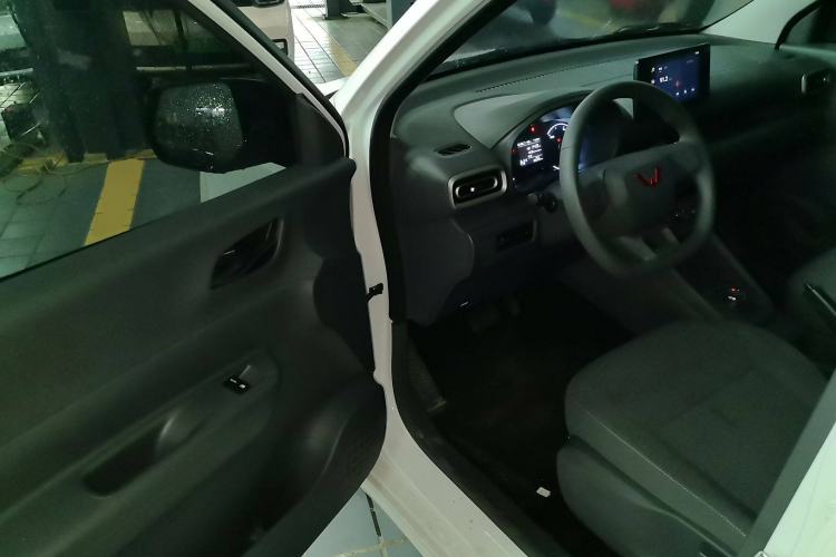 Used Wuling Hongguang New Energy 2024 All-Electric Model 300KM Standard Version Driver Seat