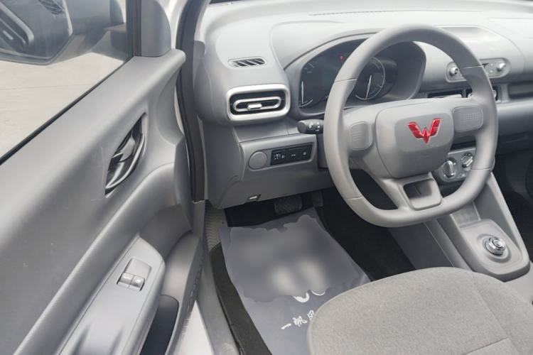 Used Wuling Hongguang New Energy 2024 All-Electric Model 300KM Practical Version Driver Seat