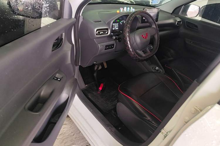 Used Wuling Hongguang New Energy 2024 All-Electric Model 300KM Standard Version Driver Seat