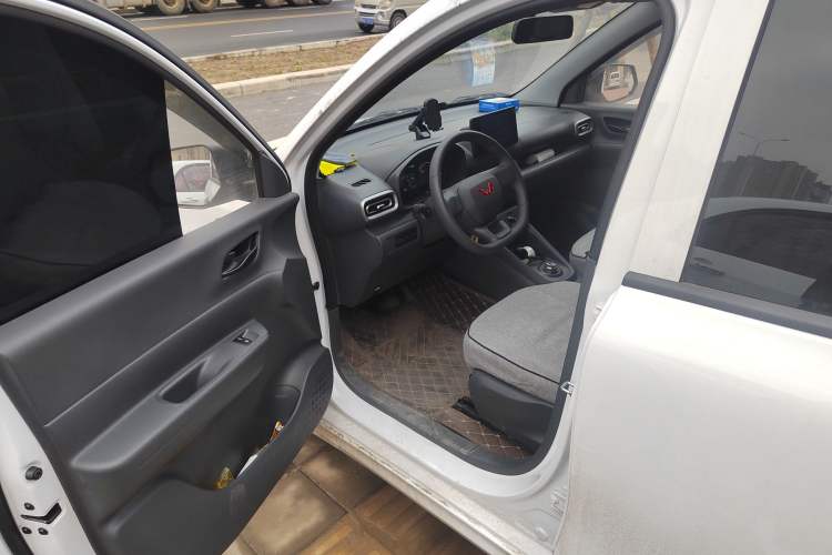 Used Wuling Hongguang New Energy 2024 All-Electric Model 300KM Standard Version Driver Seat