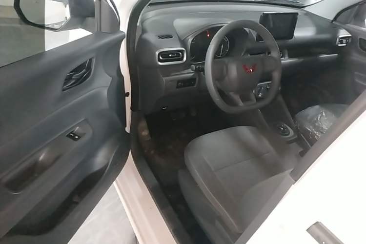 Used Wuling Hongguang New Energy 2024 All-Electric Model 300KM Standard Version Driver Seat