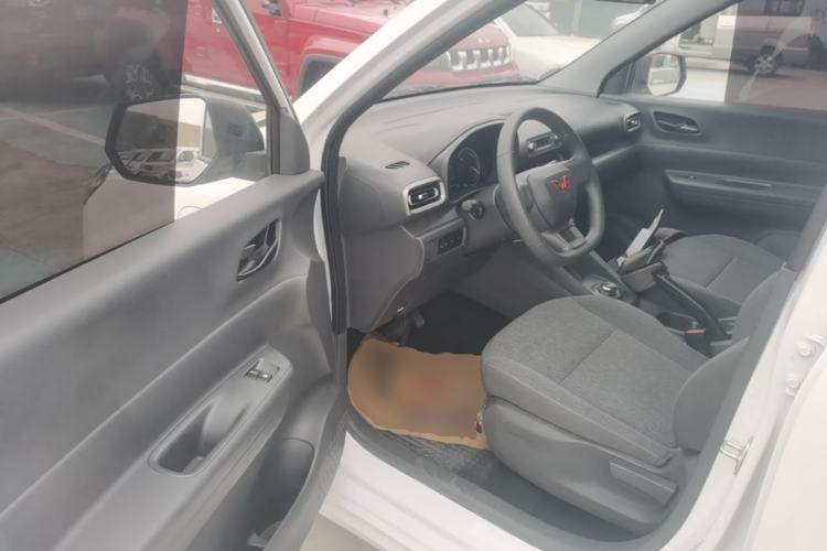 Used Wuling Hongguang New Energy 2024 All-Electric Model 300KM Practical Version Driver Seat