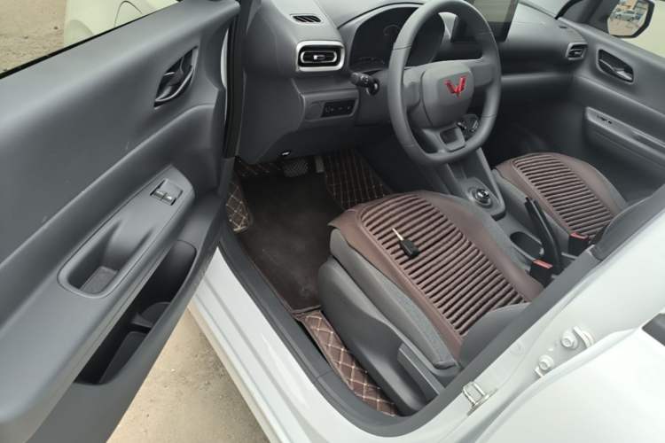 Used Wuling Hongguang New Energy 2024 All-Electric Model 300KM Standard Version Driver Seat