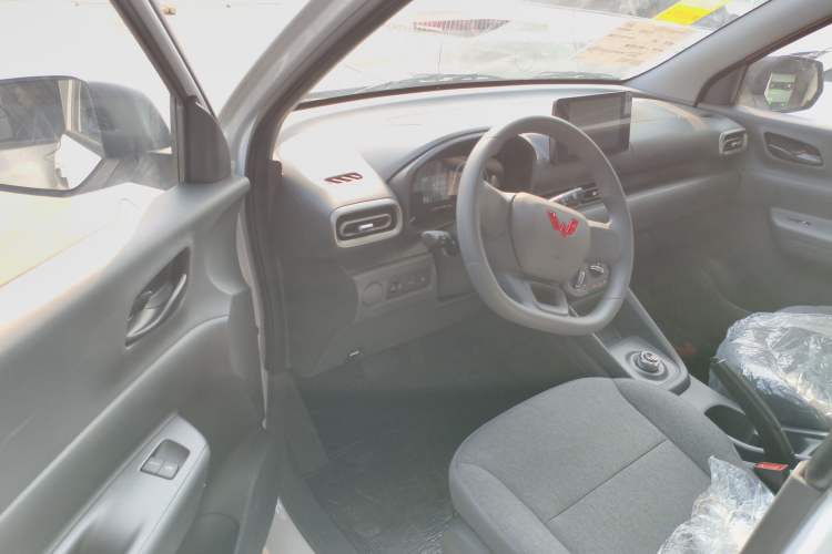 Used Wuling Hongguang New Energy 2024 All-Electric Model 300KM Standard Version Driver Seat