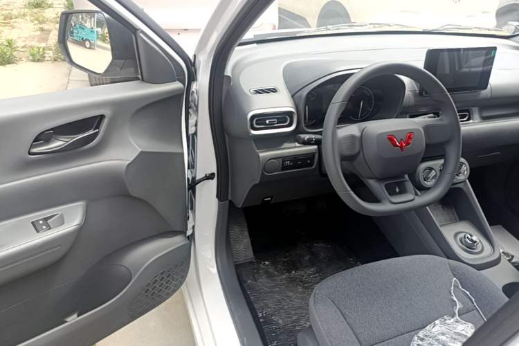 Used Wuling Hongguang New Energy 2024 All-Electric Model 300KM Standard Version Driver Seat