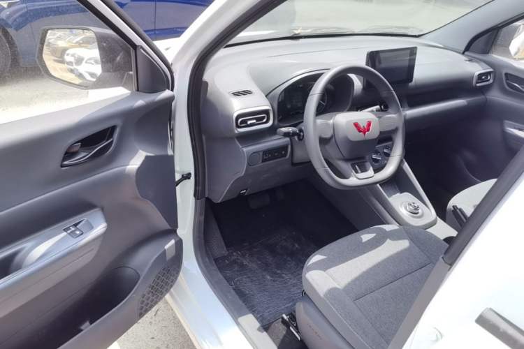 Used Wuling Hongguang New Energy 2024 All-Electric Model 300KM Standard Version Driver Seat
