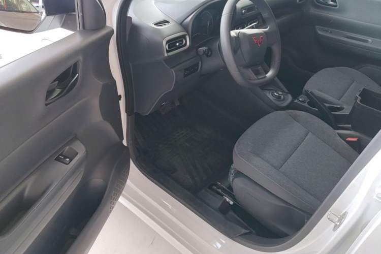 Used Wuling Hongguang New Energy 2024 All-Electric Model 300KM Practical Version Driver Seat