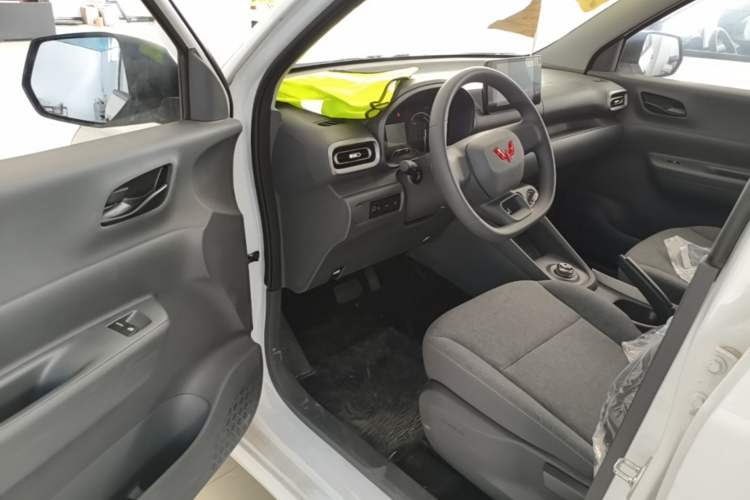 Used Wuling Hongguang New Energy 2024 All-Electric Model 300KM Standard Version Driver Seat