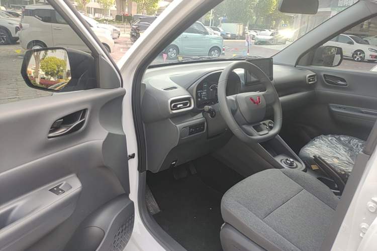 Used Wuling Hongguang New Energy 2024 All-Electric Model 300KM Standard Version Driver Seat