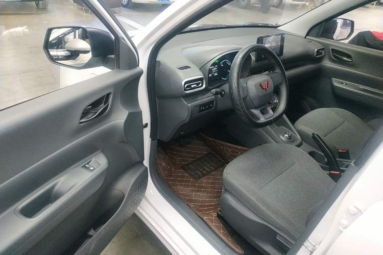 Used Wuling Hongguang New Energy 2024 All-Electric Model 300KM Standard Version Driver Seat