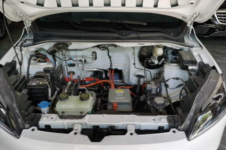 Used Wuling Hongguang New Energy 2024 All-Electric Model 300KM Standard Version Engine Bay