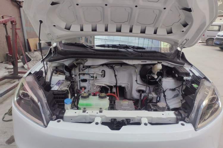 Used Wuling Hongguang New Energy 2024 All-Electric Model 300KM Standard Version Engine Bay