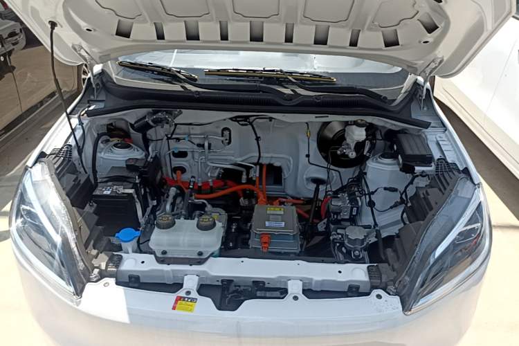 Used Wuling Hongguang New Energy 2024 All-Electric Model 300KM Standard Version Engine Bay