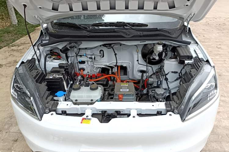 Used Wuling Hongguang New Energy 2024 All-Electric Model 300KM Standard Version Engine Bay