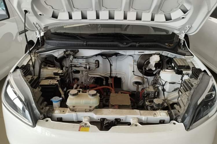 Used Wuling Hongguang New Energy 2024 All-Electric Model 300KM Standard Version Engine Bay