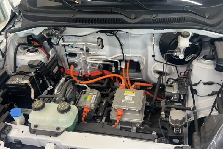 Used Wuling Hongguang New Energy 2024 All-Electric Model 300KM Standard Version Engine Bay