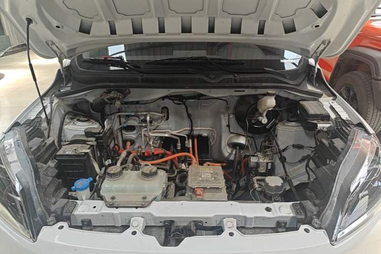 Used Wuling Hongguang New Energy 2024 All-Electric Model 300KM Standard Version Engine Bay