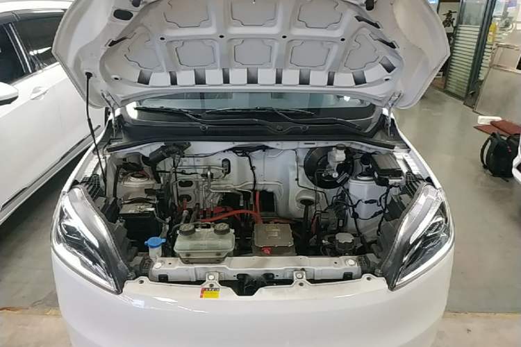 Used Wuling Hongguang New Energy 2024 All-Electric Model 300KM Standard Version Engine Bay