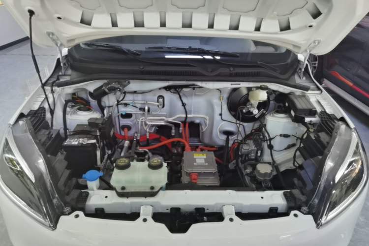 Used Wuling Hongguang New Energy 2024 All-Electric Model 300KM Standard Version Engine Bay