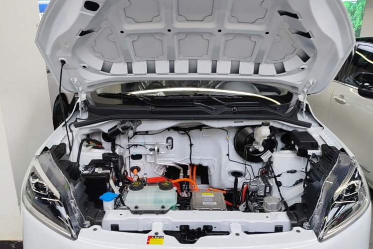 Used Wuling Hongguang New Energy 2024 All-Electric Model 300KM Practical Version Engine Bay