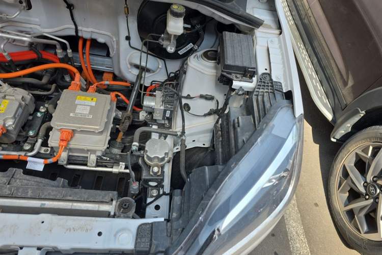 Used Wuling Hongguang New Energy 2024 All-Electric Model 300KM Standard Version Engine Bay Left