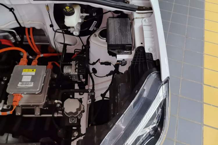 Used Wuling Hongguang New Energy 2024 All-Electric Model 300KM Standard Version Engine Bay Left