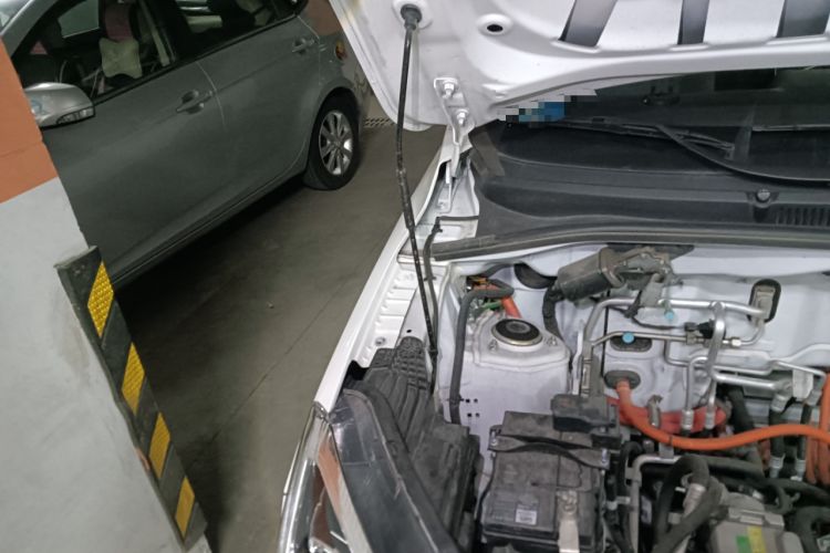Used Wuling Hongguang New Energy 2024 All-Electric Model 300KM Standard Version Engine Bay Right