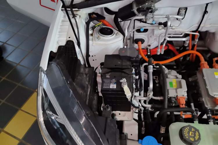 Used Wuling Hongguang New Energy 2024 All-Electric Model 300KM Standard Version Engine Bay Right