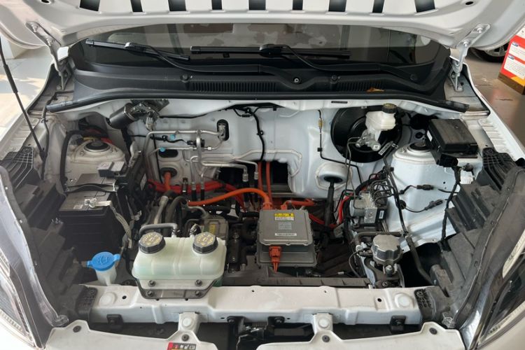Used Wuling Hongguang New Energy 2024 All-Electric Model 300KM Standard Version Engine Bay