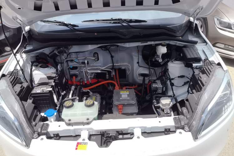 Used Wuling Hongguang New Energy 2024 All-Electric Model 300KM Standard Version Engine Bay