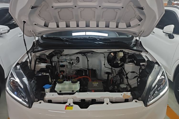 Used Wuling Hongguang New Energy 2024 All-Electric Model 300KM Standard Version Engine Bay