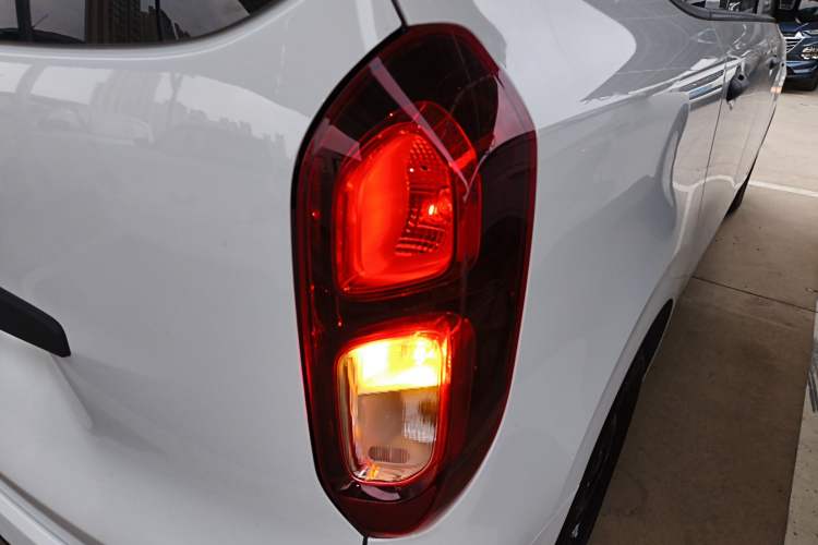 Used Wuling Hongguang New Energy 2024 All-Electric Model 300KM Standard Version Exterior 2