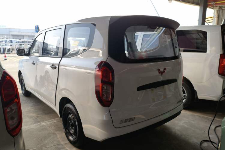 Used Wuling Hongguang New Energy 2024 All-Electric Model 300KM Standard Version Exterior 2