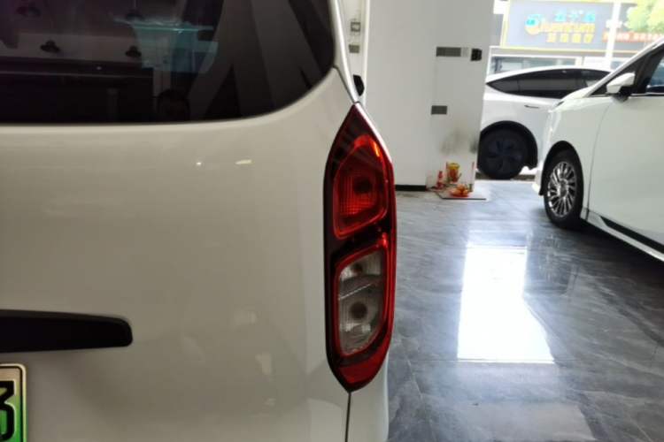 Used Wuling Hongguang New Energy 2024 All-Electric Model 300KM Standard Version Exterior 3