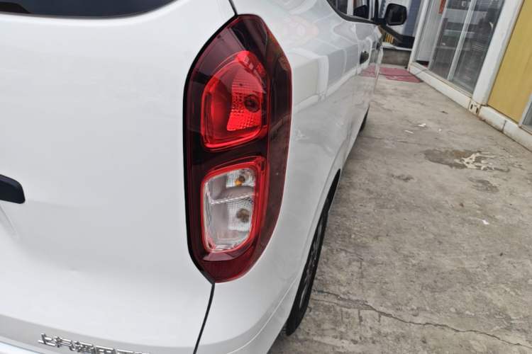 Used Wuling Hongguang New Energy 2024 All-Electric Model 300KM Standard Version Exterior 3