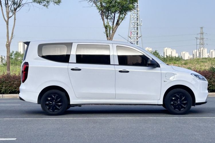 Used Wuling Hongguang New Energy 2024 All-Electric Model 300KM Standard Version Exterior 3