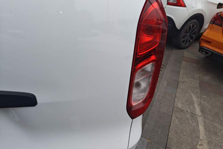 Used Wuling Hongguang New Energy 2024 All-Electric Model 300KM Standard Version Exterior 3