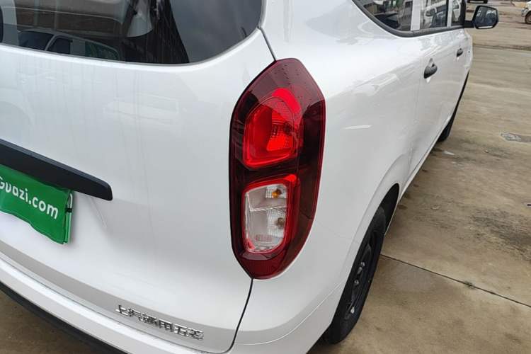 Used Wuling Hongguang New Energy 2024 All-Electric Model 300KM Practical Version Exterior 3