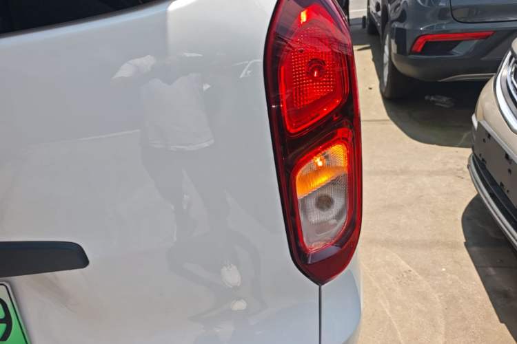 Used Wuling Hongguang New Energy 2024 All-Electric Model 300KM Practical Version Exterior 3