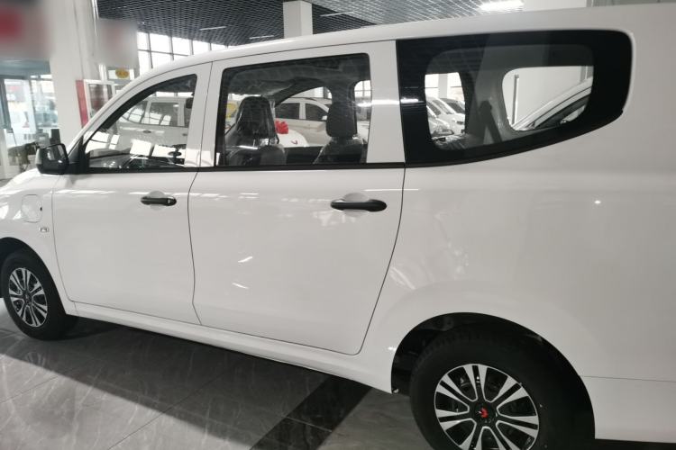 Used Wuling Hongguang New Energy 2024 All-Electric Model 300KM Standard Version Exterior 3