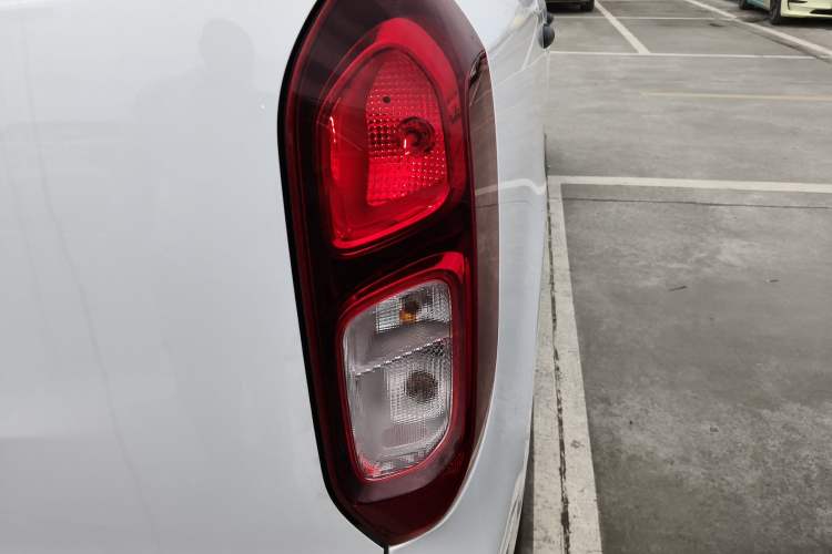 Used Wuling Hongguang New Energy 2024 All-Electric Model 300KM Standard Version Exterior 3