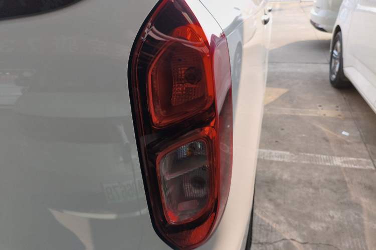 Used Wuling Hongguang New Energy 2024 All-Electric Model 300KM Standard Version Exterior 3