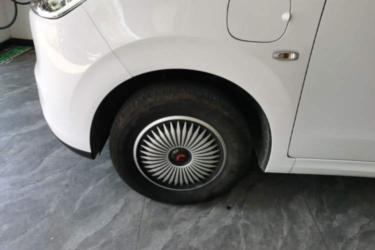 Used Wuling Hongguang New Energy 2024 All-Electric Model 300KM Standard Version Exterior 4