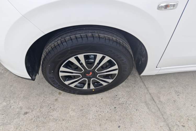 Used Wuling Hongguang New Energy 2024 All-Electric Model 300KM Standard Version Exterior 4