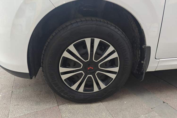 Used Wuling Hongguang New Energy 2024 All-Electric Model 300KM Standard Version Exterior 4