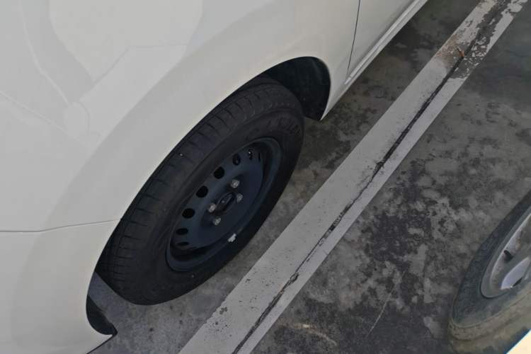 Used Wuling Hongguang New Energy 2024 All-Electric Model 300KM Standard Version Exterior 4