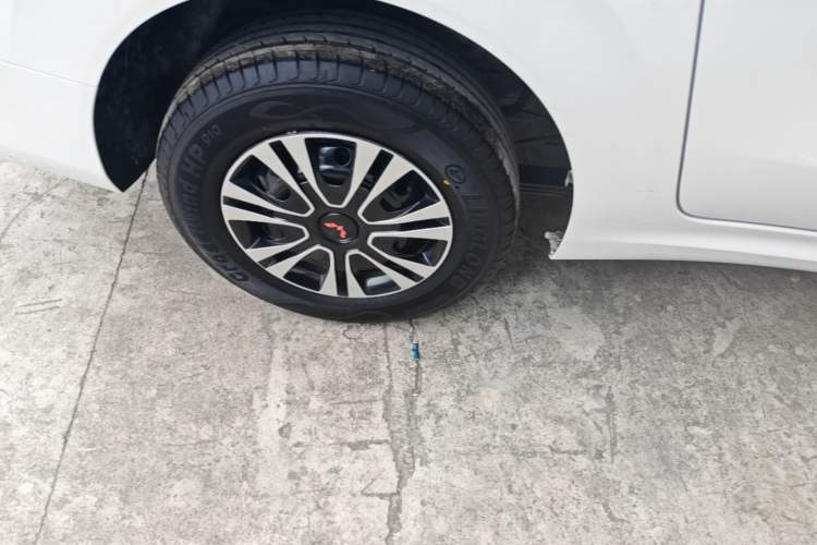 Used Wuling Hongguang New Energy 2024 All-Electric Model 300KM Standard Version Exterior 5